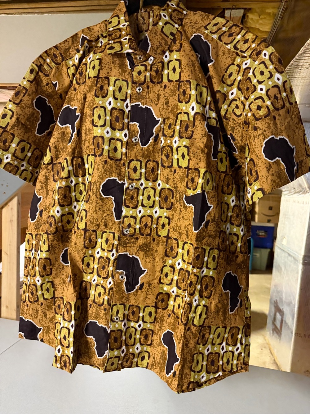 Men's Short Sleeve Button-Up Shirt - Brown Geo Print